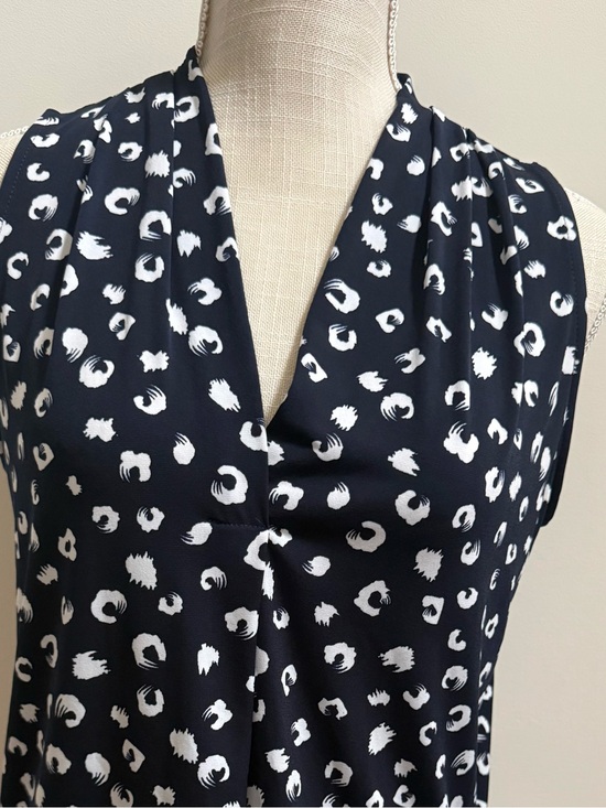 Beacon Tops - Beacon Navy and White Sleeveless V-Neck Blouse